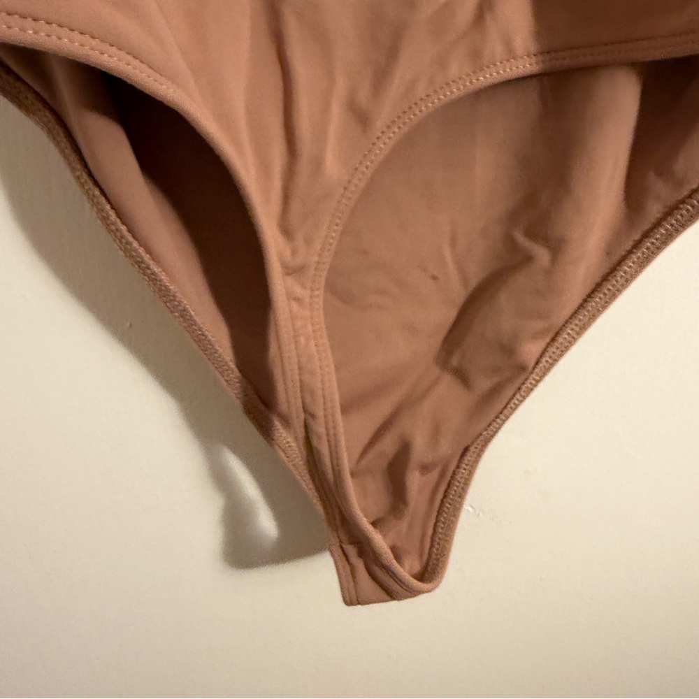 Babaton by Aritzia One Piece Tan Bodysuit Womens Large - Picture 5 of 8
